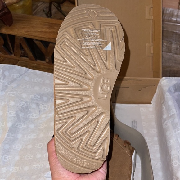 ✨NEW IN BOX✨ Ugg neumel boots - Picture 8 of 12